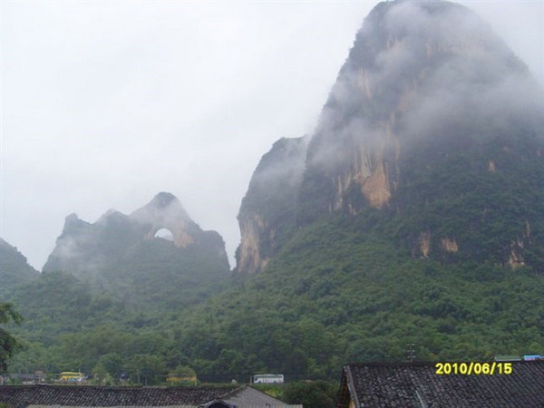 回看阳朔月亮山